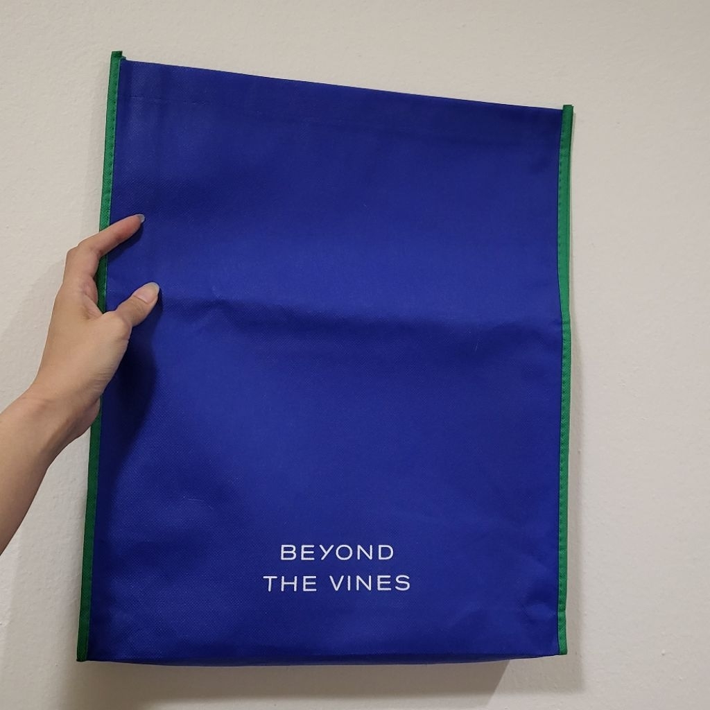 Beyond the vines bag กระเป๋าผ้า สำหรับใส่ของ ใส่กระเป๋า กันฝุ่น Good design 14" × 17" × 2.7"