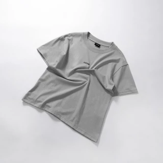 URTHE - เสื้อยืด คอกลม รุ่น SLIM FIT MINI LOGO TEE