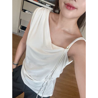 M06- เสื้อสายเดี่ยวเฉียงไหล่ ปรับสายได้ ผ้านุ่ม | ใส่สวย พรางหุ่น ลุคแพง