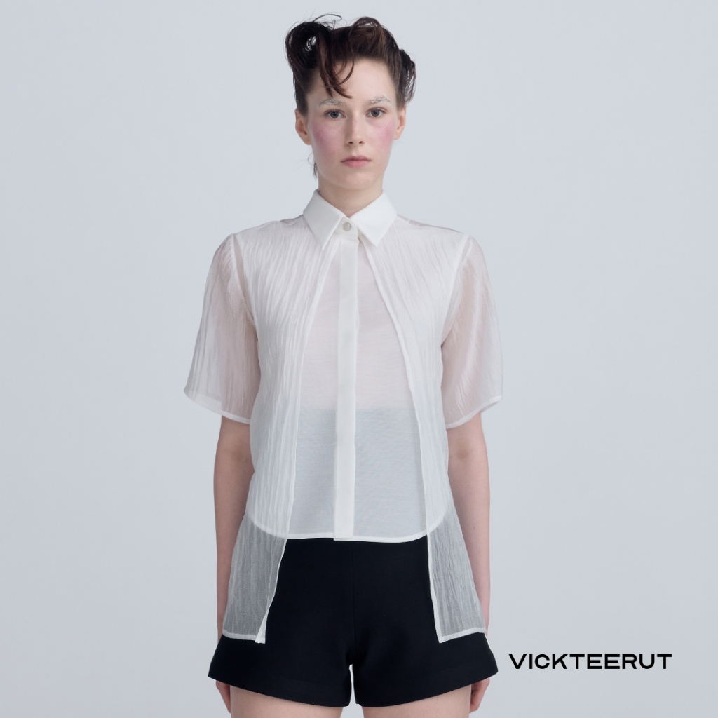 VICKTEERUT Short Sleeve Shirt with Back Bow Detail เสื้อเชิ้ต แขนสั้น ตกแต่งโบว์ด้านหลัง