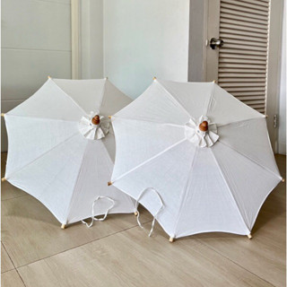 ร่มผ้าดิบ สีขาวล้วน ขนาดรัศมี 17 นิ้ว พร้อมถุงผ้า