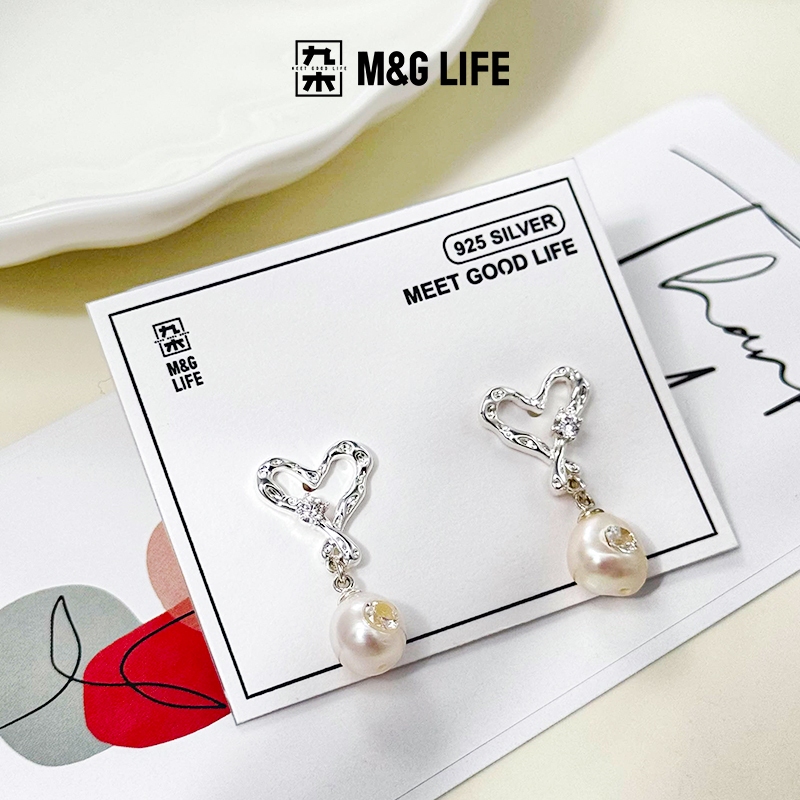 M&G LIFE Silver Heart-shaped Pearl Earrings ต่างหูมุกรูปหัวใจสีเงิน 1 คู่ ของขวัญวันวาเลนไทน์