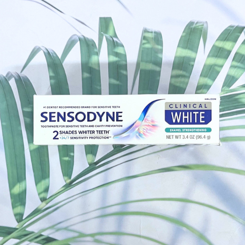 (Sensodyne®) Clinical White Enamel Strengthening 96.4 g ยาสีฟันเซ็นโซดายน์ สำหรับฟันบอบบาง