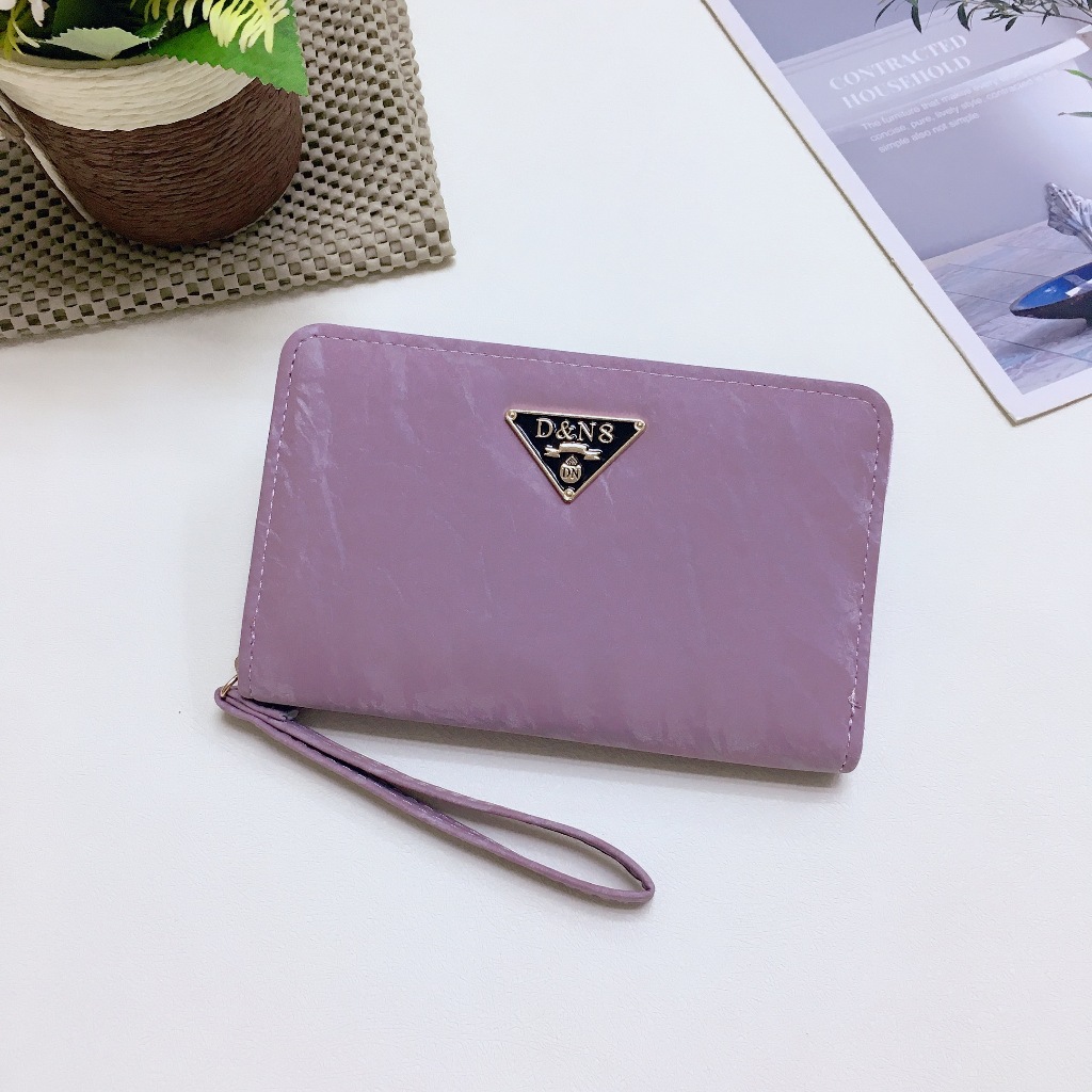 M66#กระเป๋าสตางค์หนึ่งซิปใบกลางมีช่วงใส่บัตรงทั้งหมด4ช่อง. กระเป๋ายาว16CM รุ่นใหม่มีสายคล้องมือทุกใบค่ะ