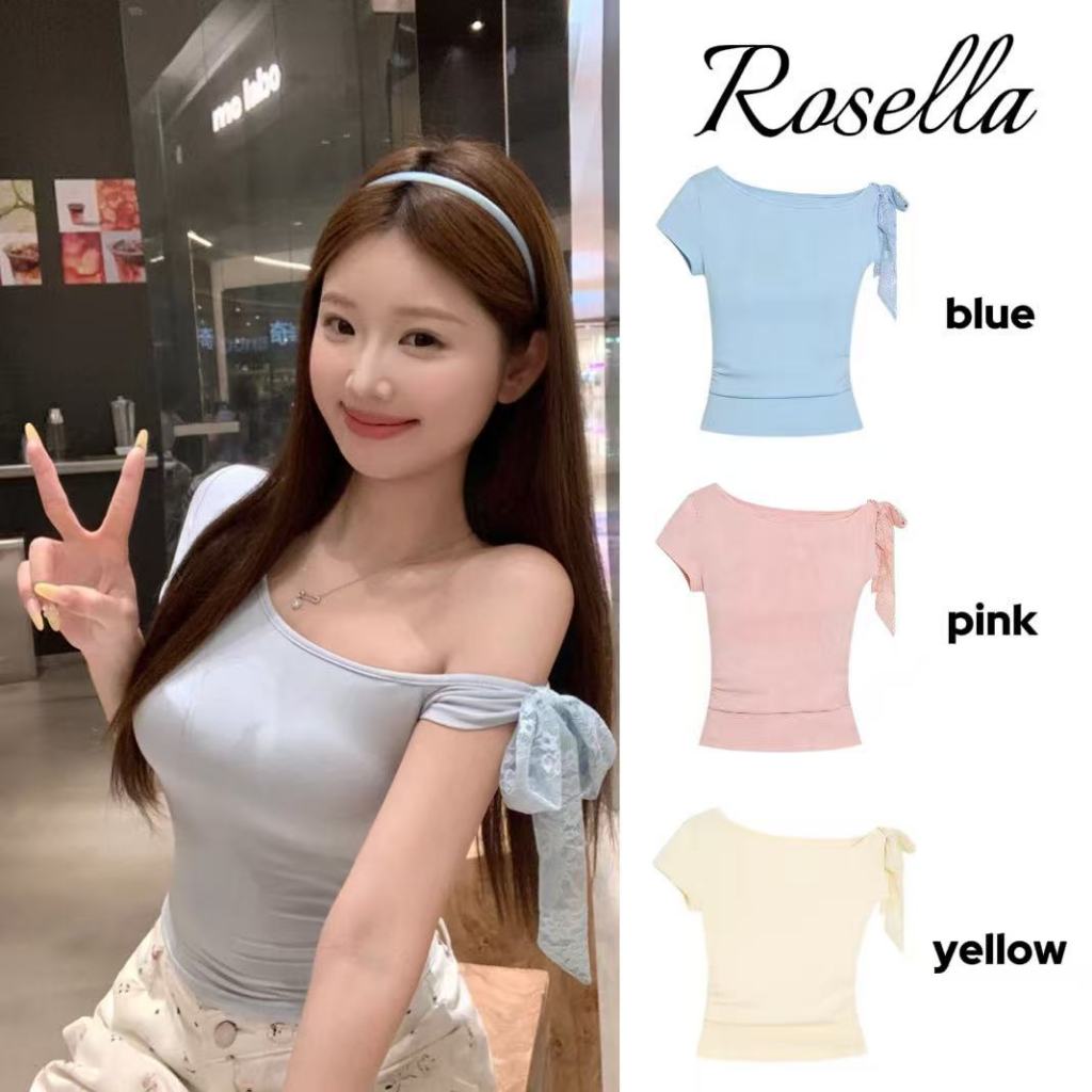 Rosella【สินค้าใหม่👗】เสื้อครอปแขนสั้นผูกโบว์ลูกไม้สุดเซ็กซี่ สไตล์ใหม่สำหรับฤดูร้อน ดีไซน์สวยงามไม่ซ้ำใคร