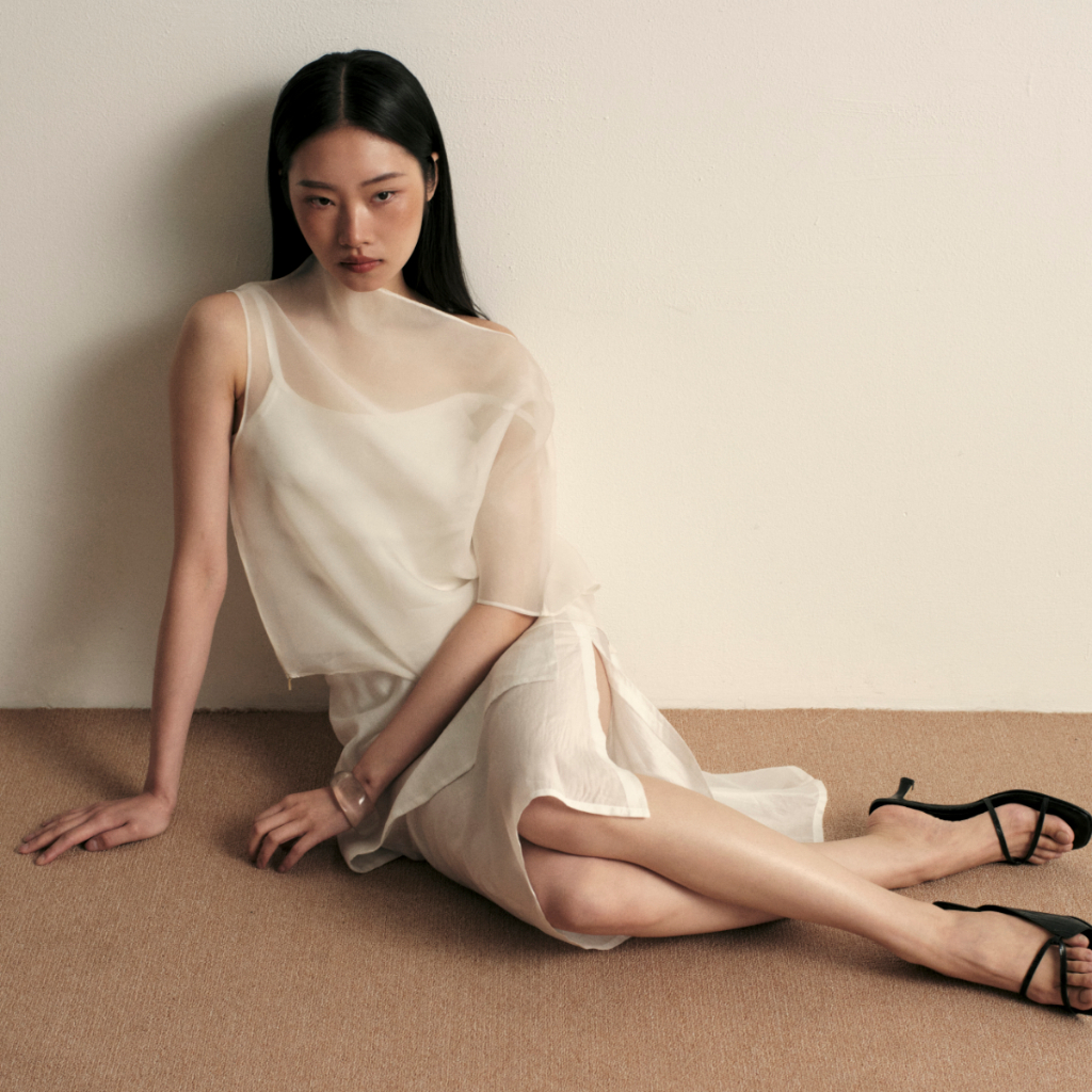 SHE KNOWS Atelier - Daphne Thai Silk Top เสื้อปาดไหล่ ผ้าไหมไทย *ตัวนอกเท่านั้น*