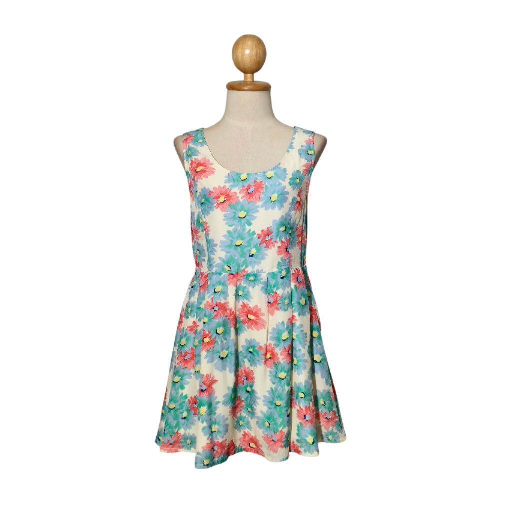 ชุดเดรสสั้น มือสอง
Brand : GRL

