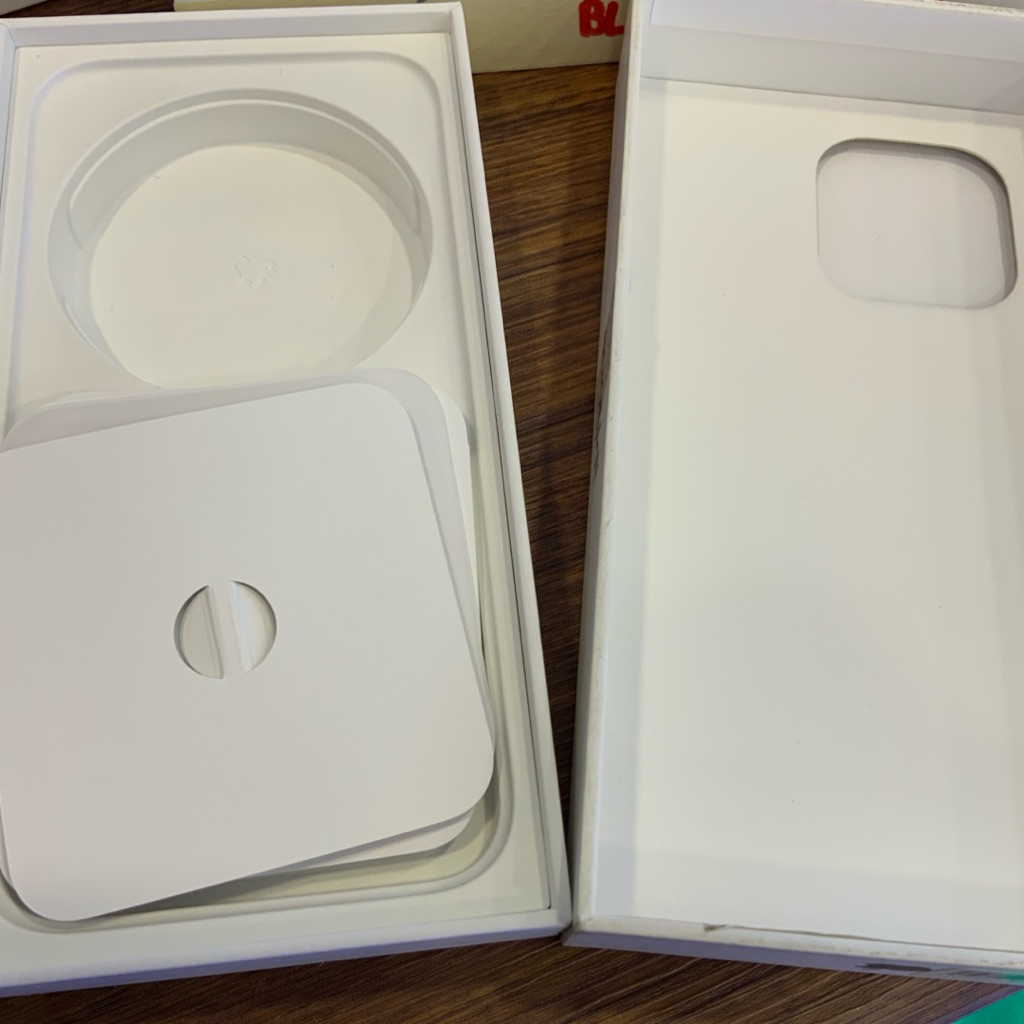 กล่องเปล่าแท้ มือสองสภาพใหม่ รุ่น I_Phone 14promax ไว้สำหรับโชว์ร้านมือถือ หรือประกอบการขายเครื่องมื