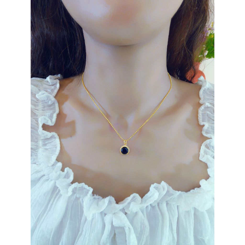 สร้อยคอไข่ปลาเม็ดคู่ให้จี้นิลดำฝังเพชรรอบ