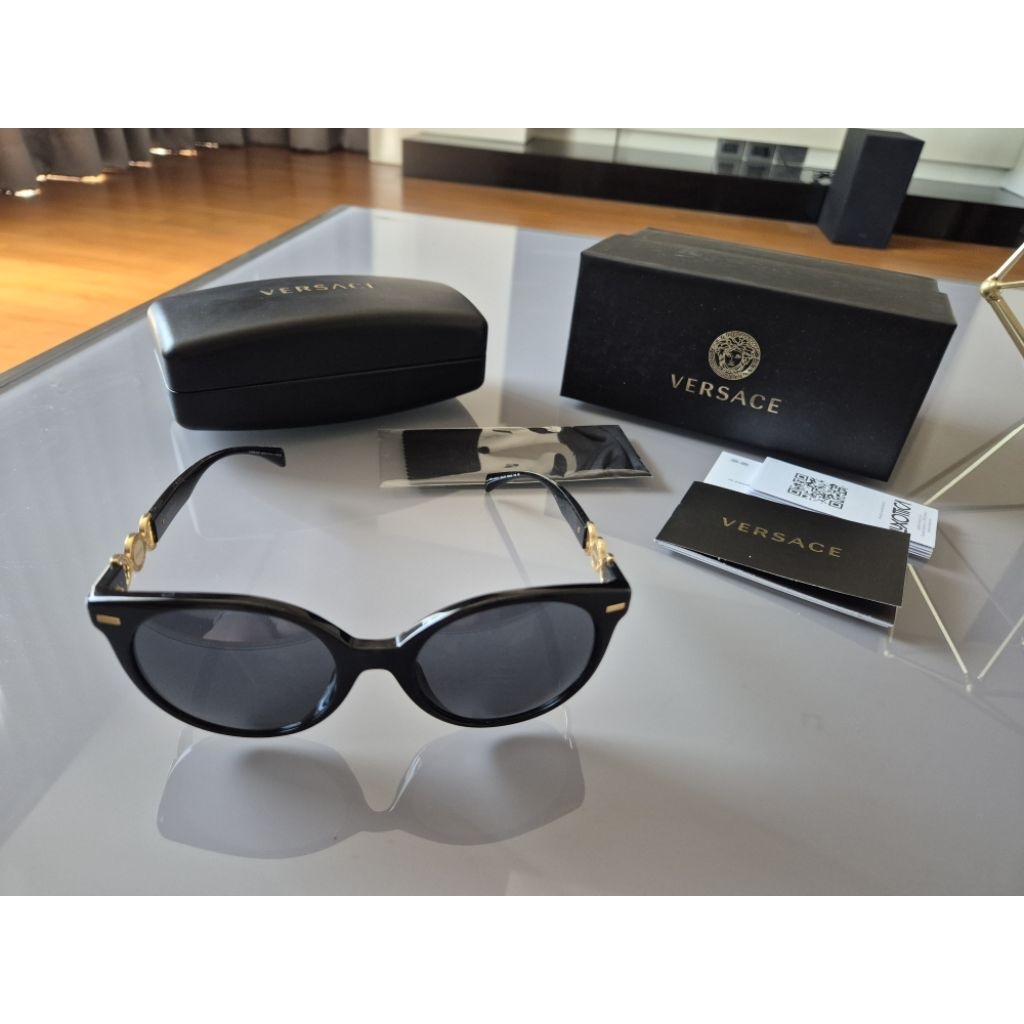 แว่นกันแดด Versace VE4442 ของแท้ 100%