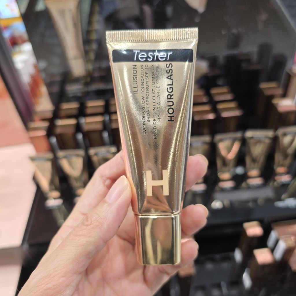 Hourglass Illusion Luminous Glow Foundation