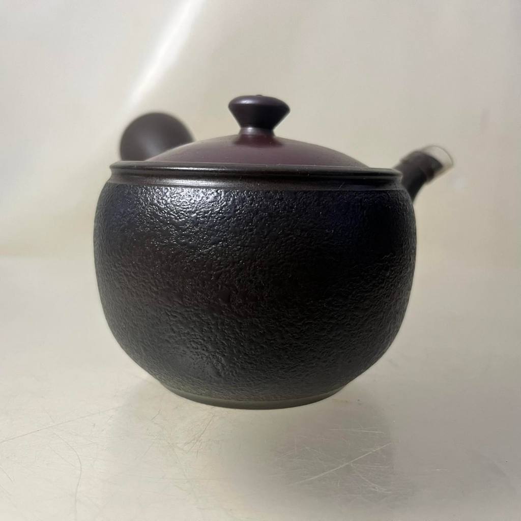Tokoname-yaki Kyusu Teapot Kokudei Clay | 常滑焼 急須 黒泥  ราคา: 1,200 บาท  กาน้ำชาญี่ปุ่นทรง Kyusu จากเตา