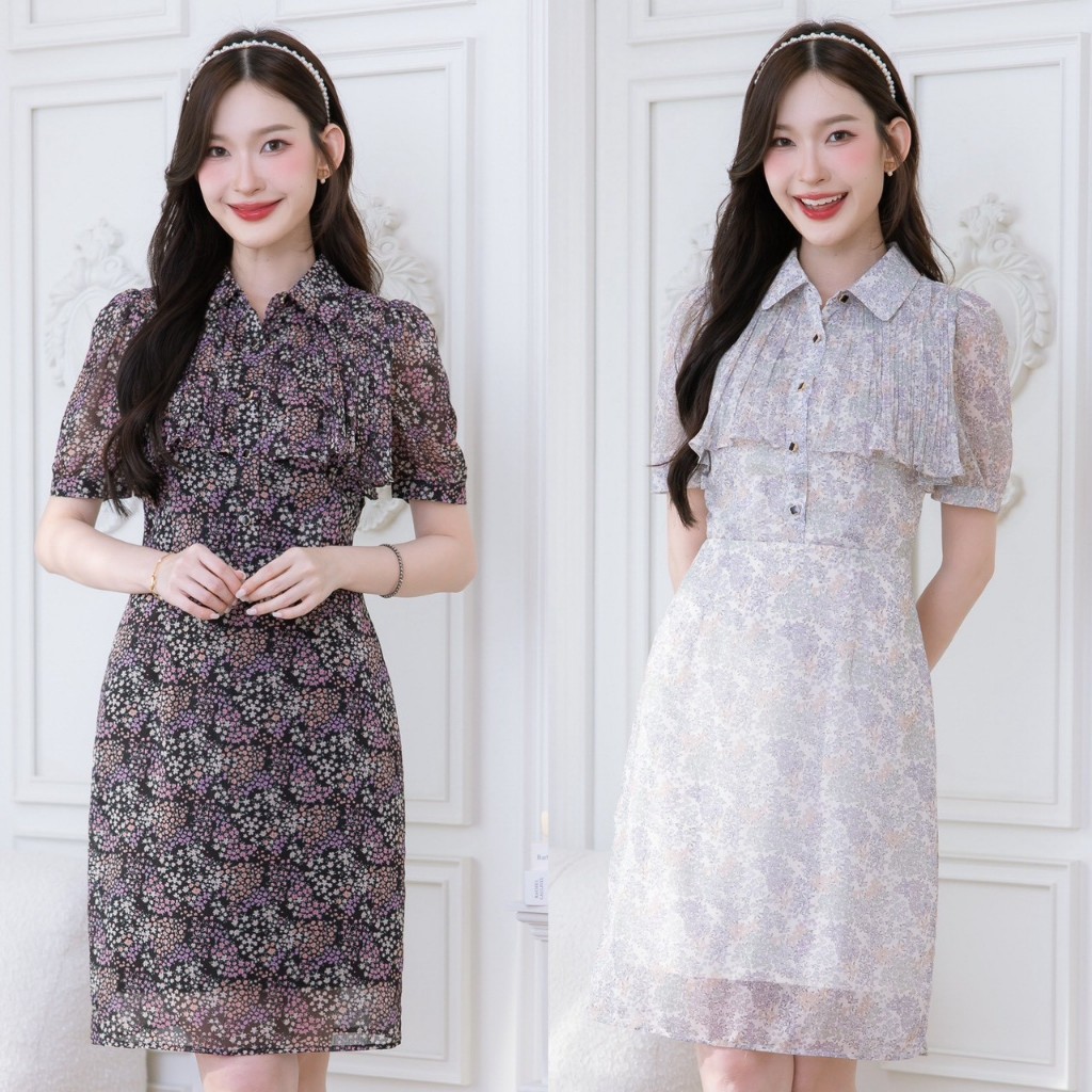 เดรสคอปกอกพลีทระบาย ลายดอกเล็กสวยละมุน ดีเทลสวยเก๋มากๆ ช่วงอกเป็นกระดุมใบโควเวอร์ดำ เปิดได้จริง ดีเทลช่วงอกอัดพลีทสวย