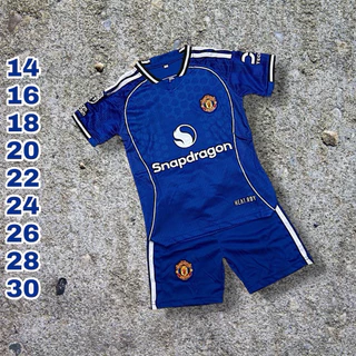 ชุดกีฬาเด็ก MU ฤดูกาลใหม่ล่าสุด 2025 มีไซส์ 14 ถึง 30 เสื้อบอลและกางเกงบอล ใส่สบาย