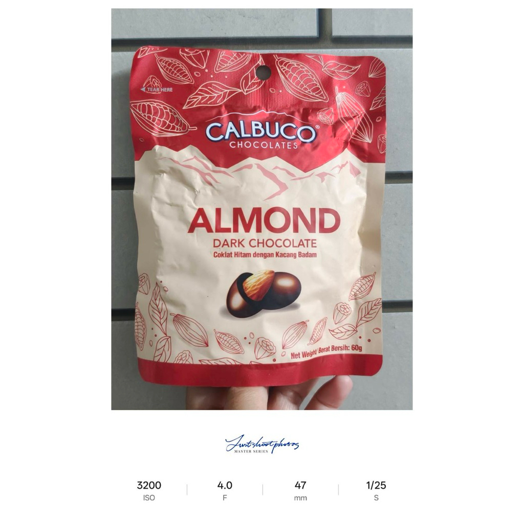 ALMOND DARK CHOCOLATE อัลมอนด์ ดาร์กช็อกโกแลต ขนาด 60 กรัม มีฮาลาล