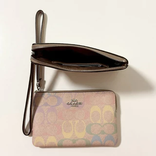🌟พร้อมส่ง🌟ของแท้💯🇺🇸เลือกลายด้านใน💗CORNER ZIP WRISTLET คล้องมือ 1 ซิป S