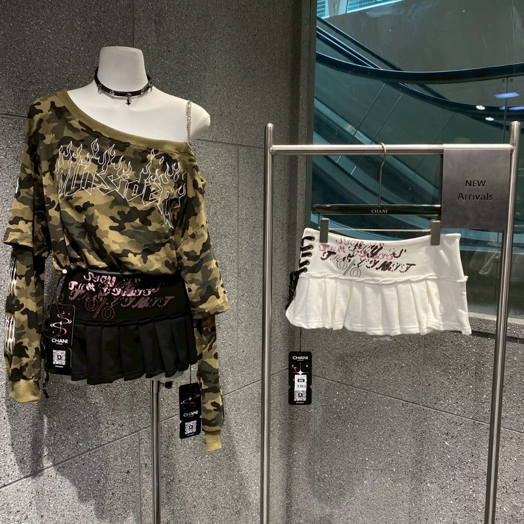 C3953 (ทักแชทเช็คสต็อกก่อนสั่ง) Mini Pleated Skirt Shorts สายสตรีท 🖤🤍 กระโปรงสั้นอัดพลีททรงเทนนิส ด้านในเป็นกางเกง
