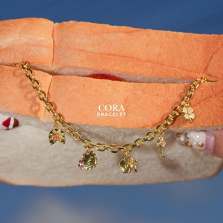 The Lucy Cora bracelet  สร้อยข้อมือนำโชค