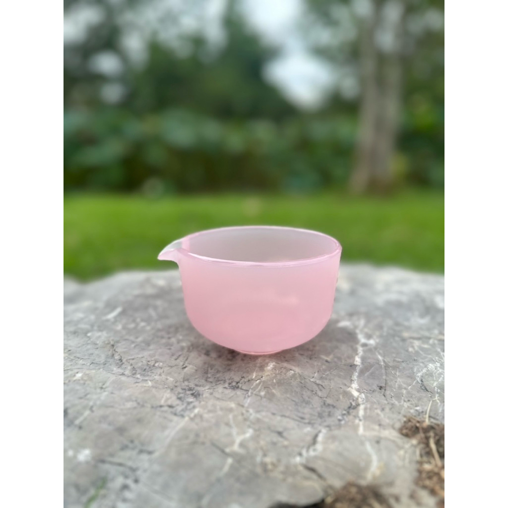 ถ้วยชงมัทฉะสีชมพูใส มีดอกบ๊วยด้านใน * งานตำหนินะคะ*