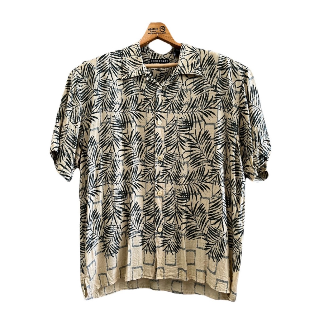 เสื้อฮาวาย อก48 ไหล่21 ยาว29 สีเบจ แบรนด์ John Henry 100%Rayon (V48) มือสอง