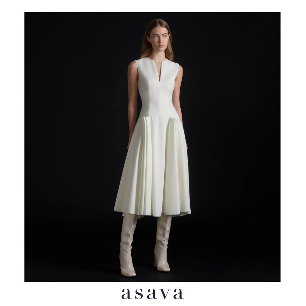 [asava aw25] Remi Sleeveless Pleated Dress เดรส แต่งดีเทลจับจีบช่วงกระโปรง แขนกุด คอผ่าเป็นรูปตัววี ซิปและตะขอหลัง