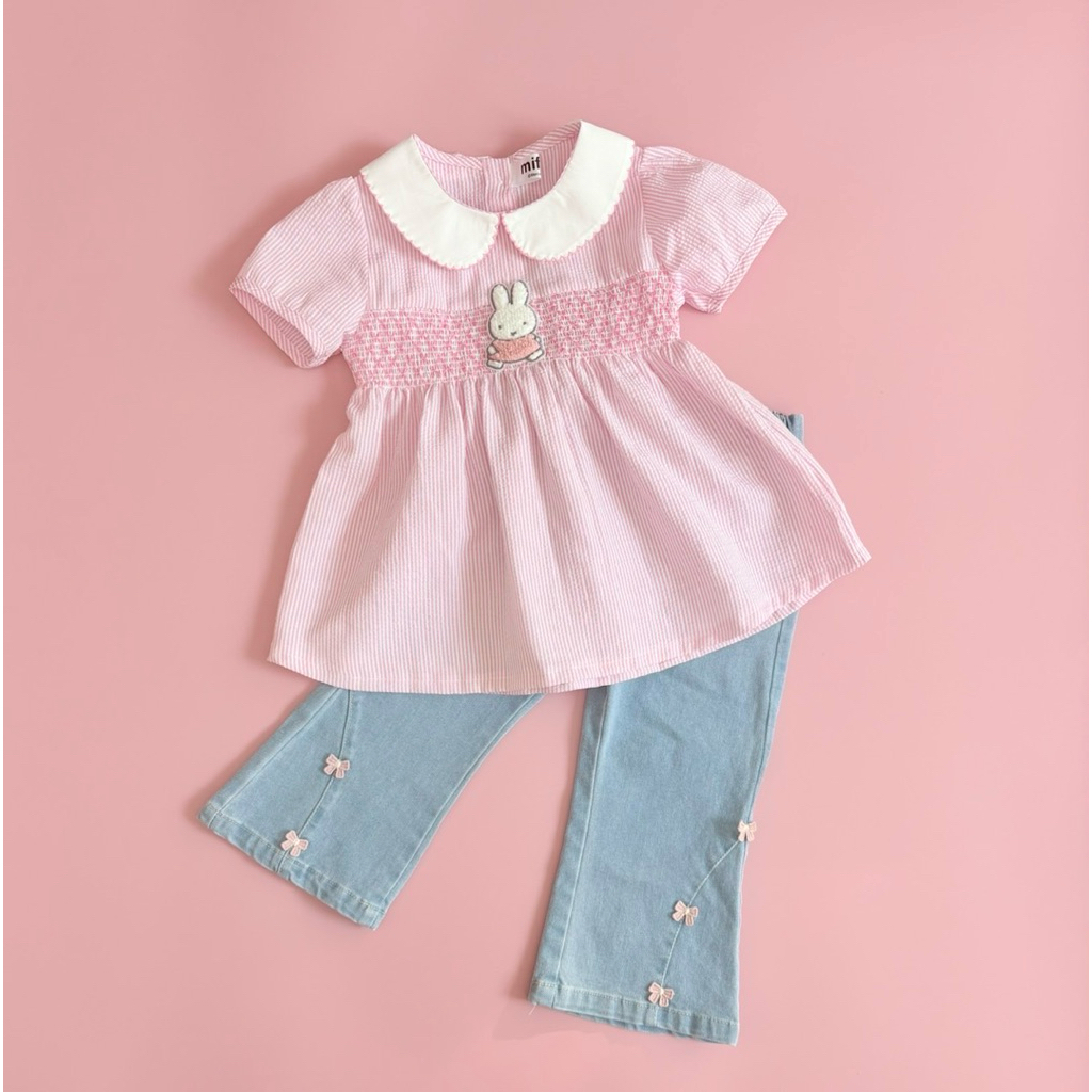 Miffyเอี๊ยมยีนส์แต่งระรายใส่คู่กับเสื้อคอปกแขนยาวน่ารักไปอีก