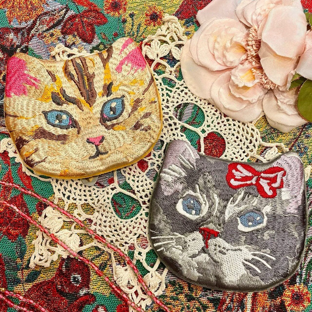 Nathalie Lete Cat Illustration Embroidered Cat Face Coin Purse – โปรปัง