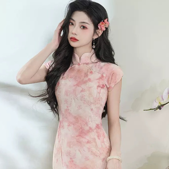 (พร้อมส่ง)ชุดกี่เพ้า เดรสกี่เพ้าสีชมพูอ่อนสวยหวานพร้อมผ้าพันคอ ผ้าคอตตอน ดีไซน์คอจีนตั้งสวยเรียบหรู(ชุดกี่เพ้าชมพู)