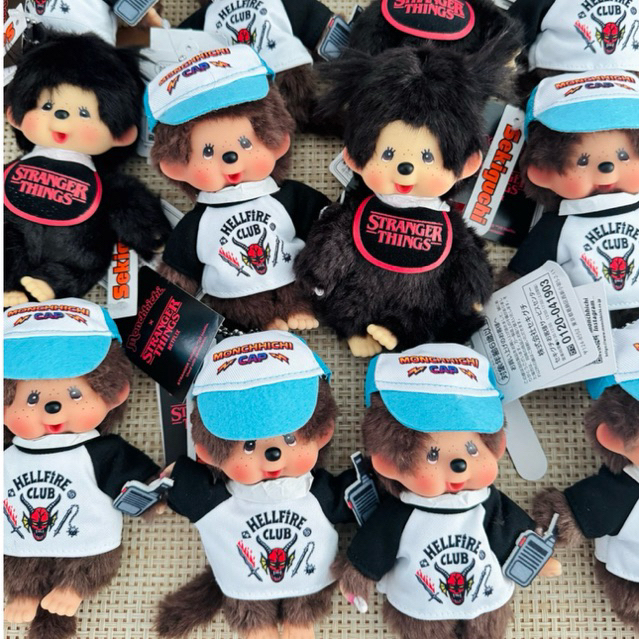 (ของแท้ ) พร้อมส่ง Monchhichi x Stranger things ซีรีส์ดังใน Netflix พวงกุญแจสุดน่ารัก