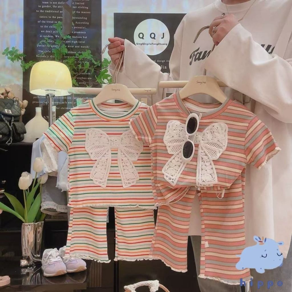 เสื้อผ้าเด็กผู้หญิง(แขนสั้น + กางเกงกันยุง) ฤดูร้อน ลูกไม้ระบายอากาศ แฟชั่นสบาย ๆ พิมพ์โบว์สามมิติ ชุดลาย ชุดสองชิ้น