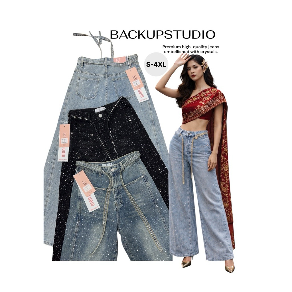 กางเกงยีนส์แต่งคริสตันเงิน เอวสูงทรงขากระบอกกลาง-ใหญ่ ตัดต่อด้านหน้าเป็นกระเป๋าตัดตรง แต่งเพชรทั้งตัวแถมเข็มขัด งานเพชร