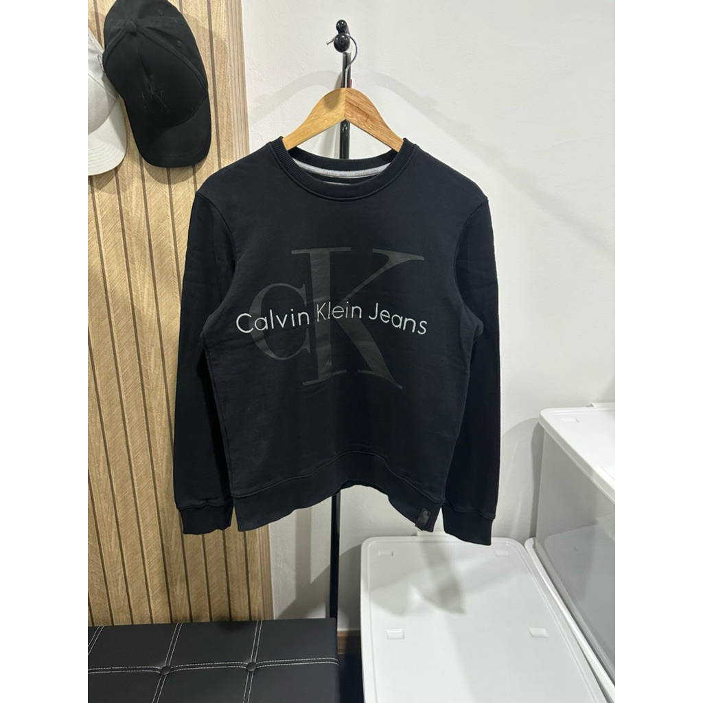 เสื้อสเวตเตอร์ Calvin Klein สีดำ แท้💯 มือสอง