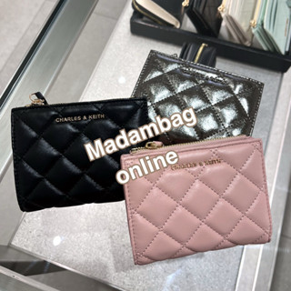 𝗖𝗛𝗔𝗥𝗟𝗘𝗦 & 𝗞𝗘𝗜𝗧𝗛 Alva Quilted Top Zip Small Wallet  กระเป๋าสต…