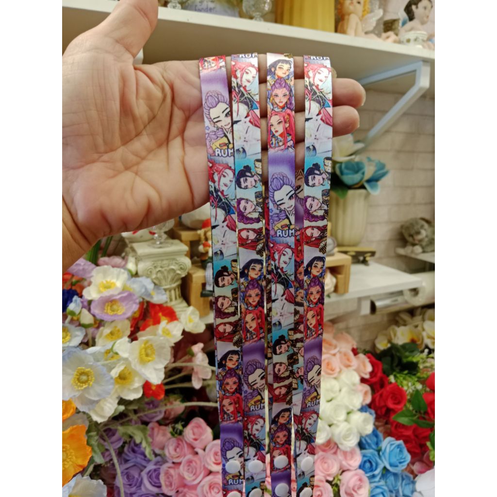 สายคล้องแมส ลาย K PoP ขนาด 2×64cm แบบตะขอเกี่ยว ราคาเส้นละ 19 บาท