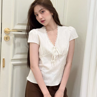 Rika Top เสื้อแขนสั้นน่ารักคอวีแต่งลูกไม้ Miladi [พรีออเดอร์ 1-2 วันเท่านั้น]