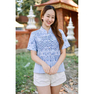 เสื้อลายไทยผู้หญิง กระดุมมุก5เม็ด