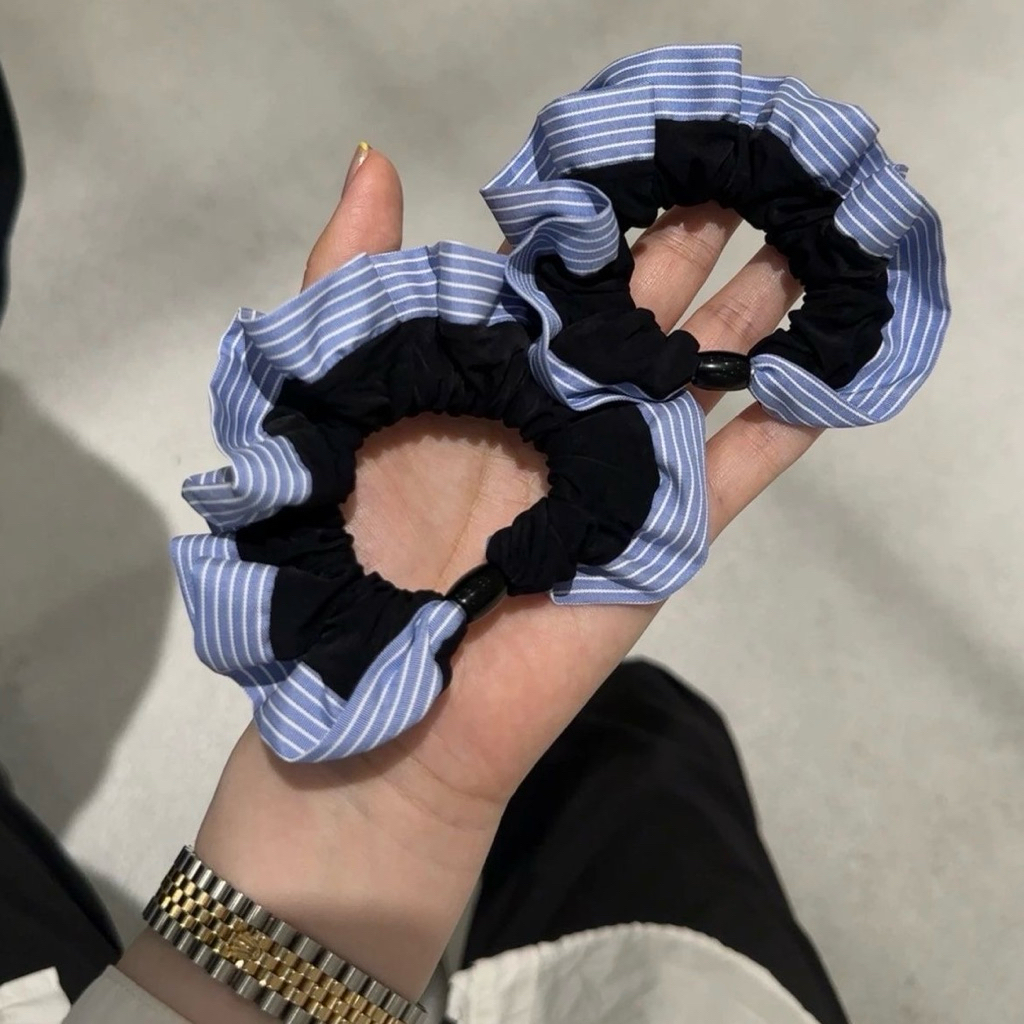 ของแถมในชุด Navy Set  หนังยางมัดผม ลายริ้วฟ้าขาว (ไม่ต้องเอาลงตะกร้านะคะ)