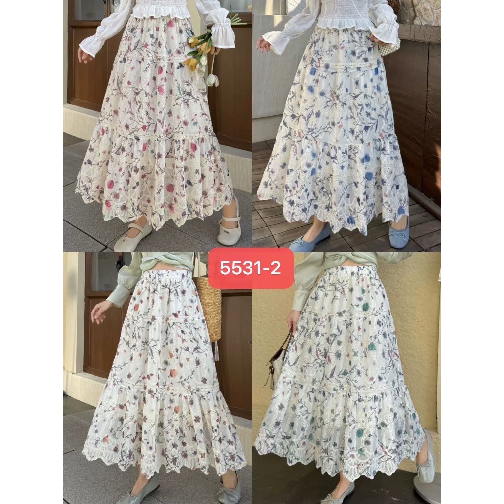 กระโปรงยาวผ้าแก้วลายดอกไม้ปักลายในเนื้อผ้า เย็บต่อกัน 3 ช่วง #5531-2