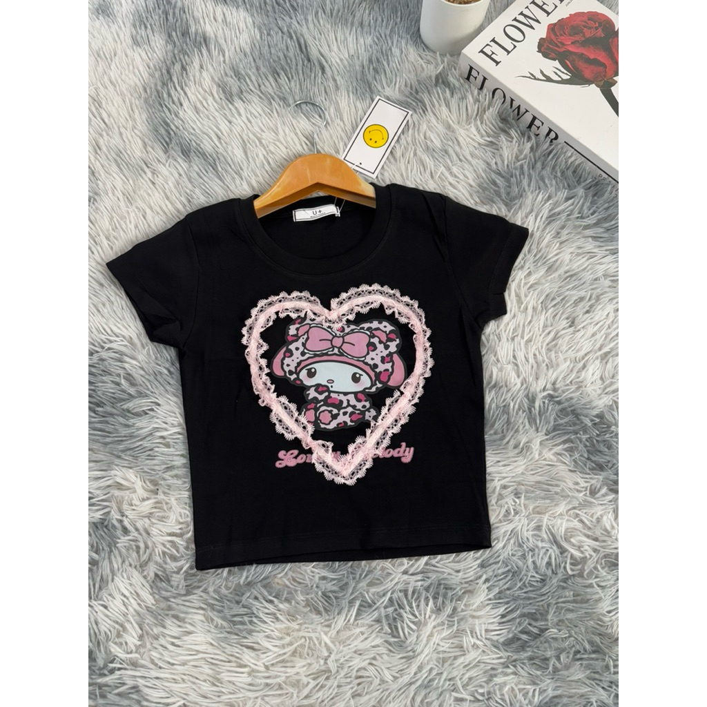 เสื้อแฟชั่นน้องเมโลดี้น้องคิตตี้ปักเพรชอะไหล่ป้ายU+ ราคา ถูกที่สุด ดีลบีเคเค