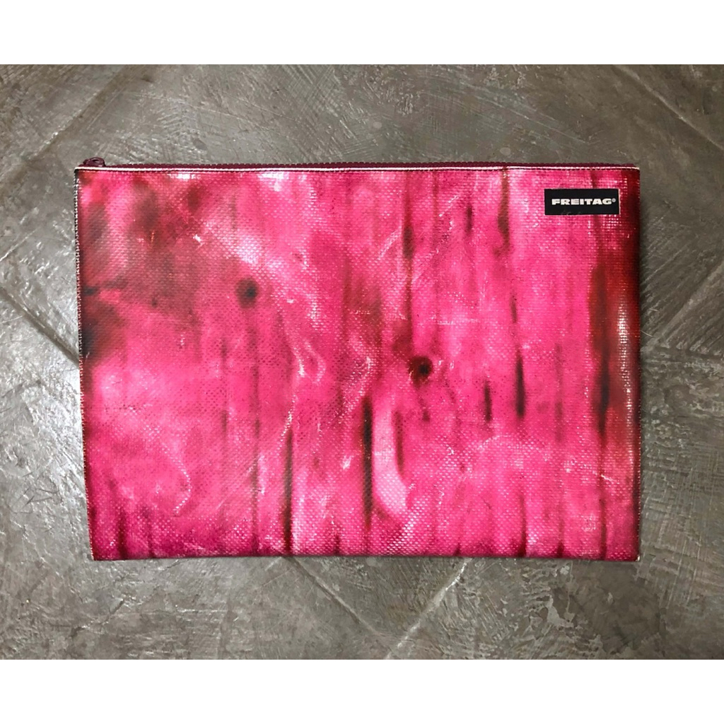 พร้อมส่ง - FREITAG F08 DAN  / สีแดง ชมพู ปริ้นลาย - สภาพดี ใช้งานปกติ - ของแท้ 💯