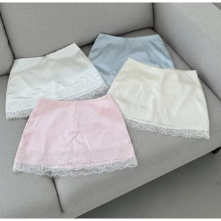 Cayla satin กระโปรงกางเกงซาตินขอบลูกไม้ เอวต่ำ