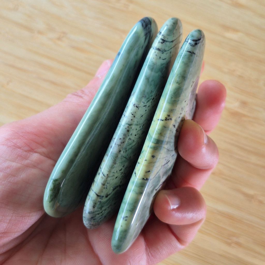 Skin Secret Handmade Pyroxene Gua Sha (Heart shape) กัวซา งานแฮนเมด หินไพรอกซีน หนาพิเศษ นวดหน้าได้นุ่มนวล ราคา ถูกที่สุด ดีลบีเคเค แกลเลอรีภาพที่ 3