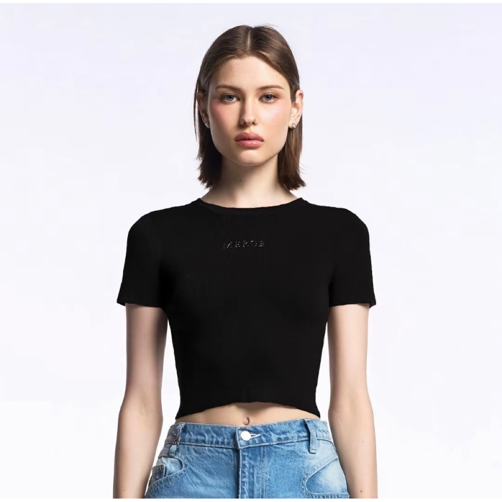 แท้ Merge Defect Sale | Alla Baby Tee เสื้อยืดแขนสั้นคอกลม สีดำกลิตเตอร์ Grossy ทรงครอป เข้ารูป แฟชั