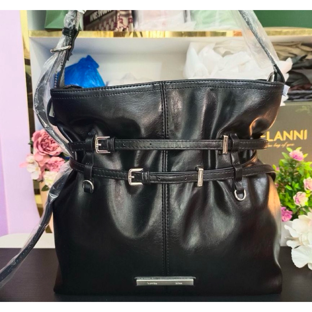 กระเป๋าหนัง matin kim สวยใหม่