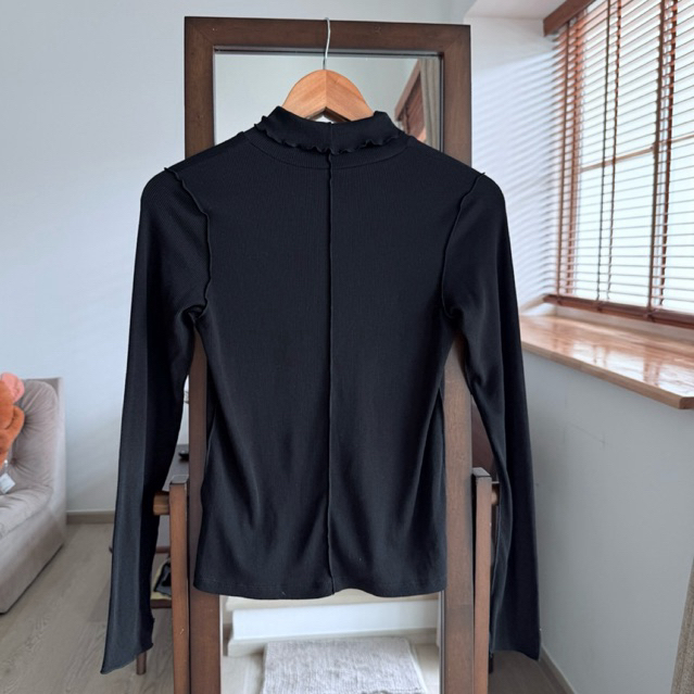 [ used ] ส่งต่อ GU (S) เสื้อไหมพรมแขนยาว ผ้าไม่หนา เสื้อคอปีน