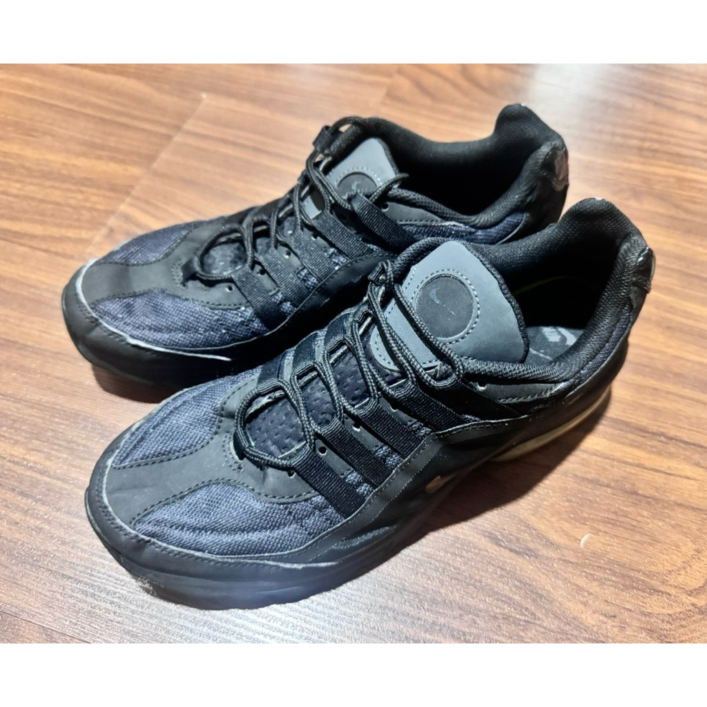 รองเท้าผ้าใบ Nike Air Max VG-R มือสอง