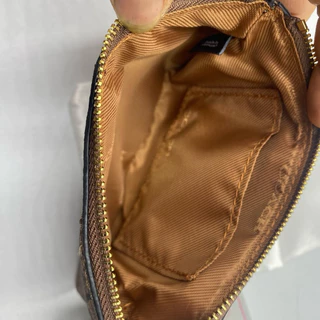 Sale กระเป๋าคล้องมือ ขนาด 6.5 นิ้วลายใหม่สวยน่ารักมีหนึ่งซิบหนึ่งช่องใช้งานหนังนิ่มงานสวยมากมีปลอมกล่อง