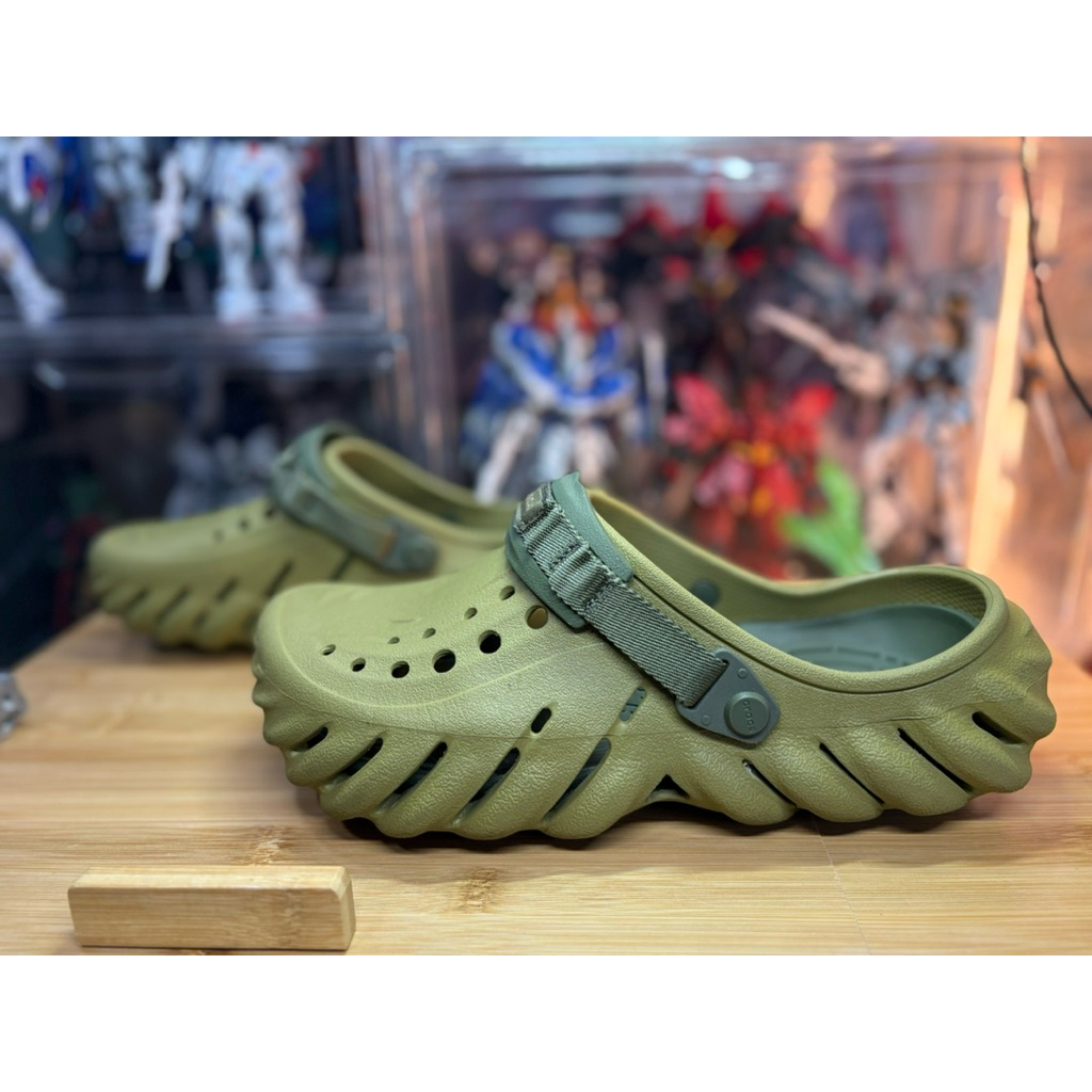 Crocs Echo Clog  “ Aloe Army Green “ M9us/42.5/27cm
