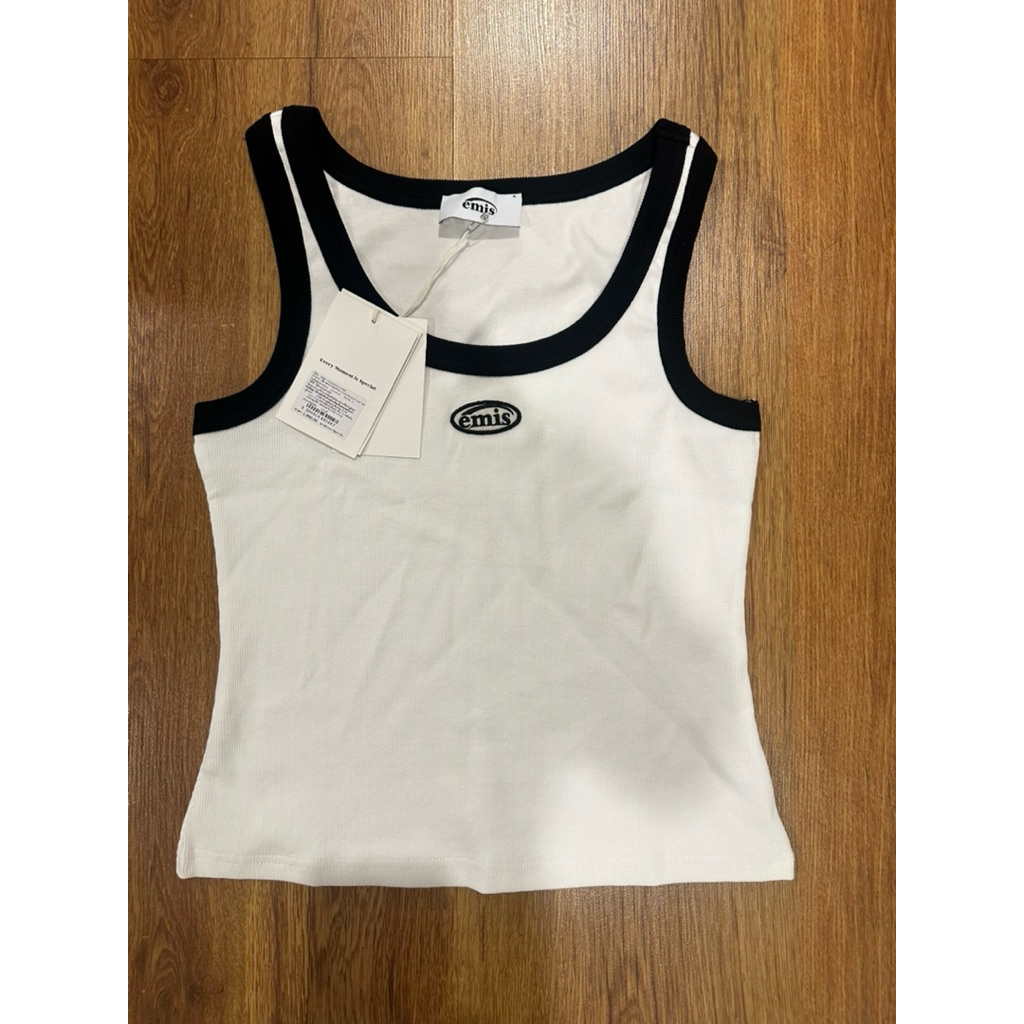 เสื้อยืดแขนกุด  Emis