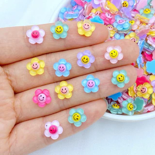 อะไหล่ติดเล็บ ลายดอกไม้หน้ายิ้ม สีสันสดใส น่ารักมากๆ 50ชิ้น/ห่อ สินค้าพร้อมส่งในไทย